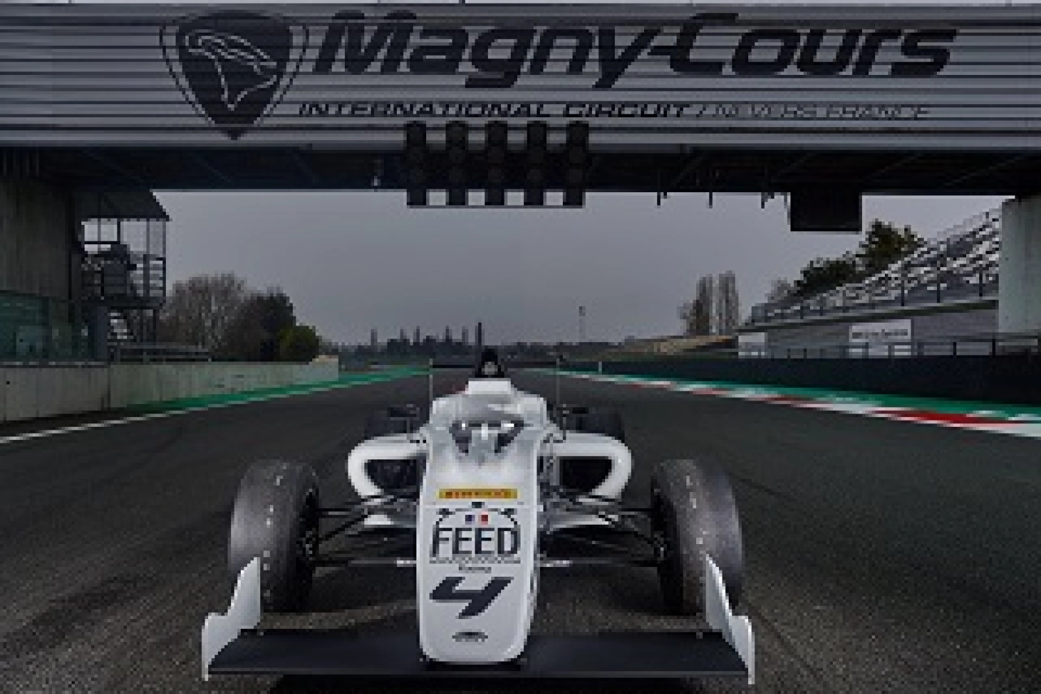 Jacques Villeneuve lance l’académie de pilotage Feed Racing France