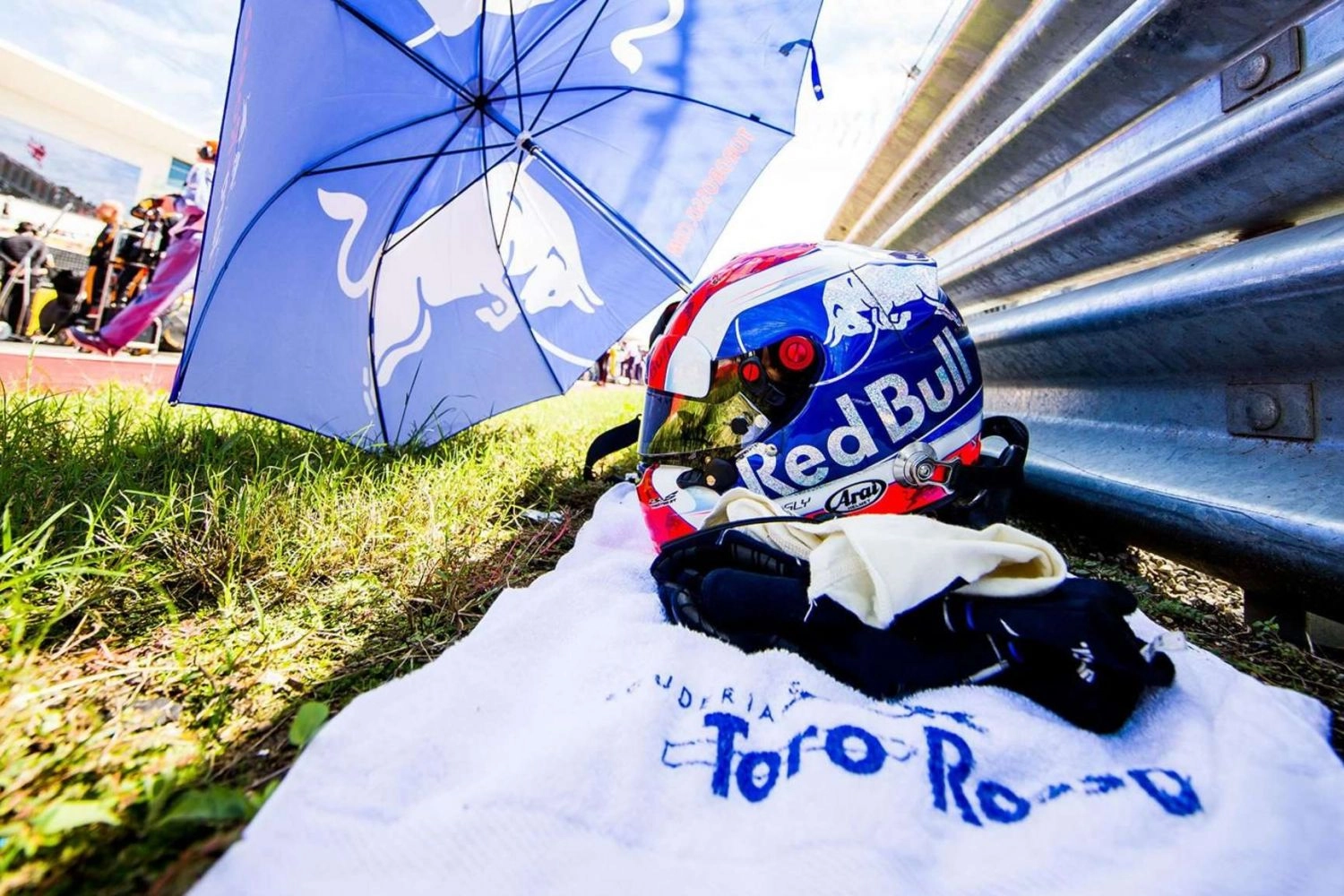 Red Bull : Gasly et Verstappen présentent leur casque 2019