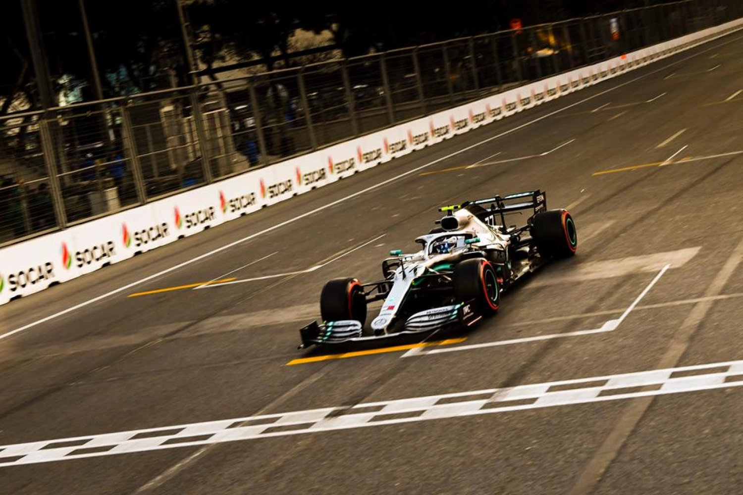 Azerbaïdjan – Course : Bottas résiste à Hamilton, quatrième jackpot pour Mercedes !