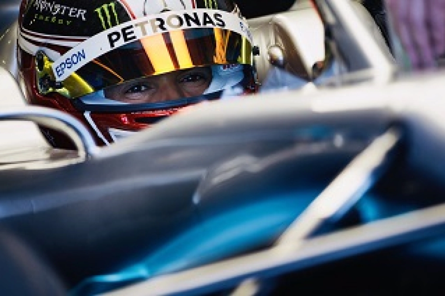 Hamilton face à Bottas au départ : « j’ai été trop gentil au premier virage »