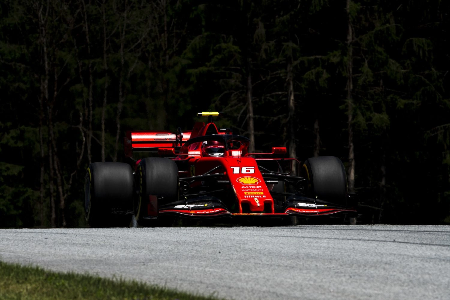 Autriche – Essais Libres 2 : Leclerc domine, Verstappen et Bottas dans le mur