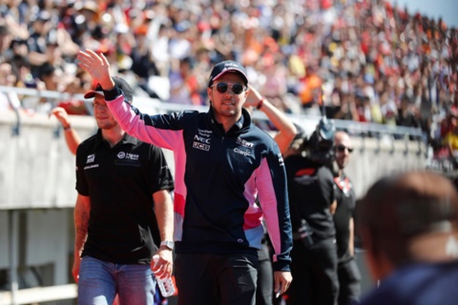 Insolite : Pérez termine dans les points malgré un crash au « dernier » tour
