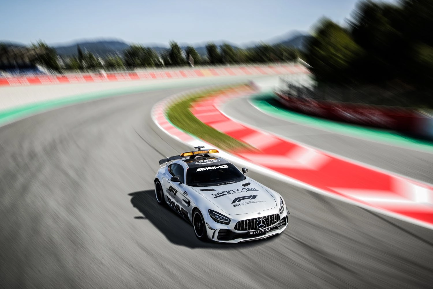 Mercedes et Aston Martin comme Safety Car en 2021