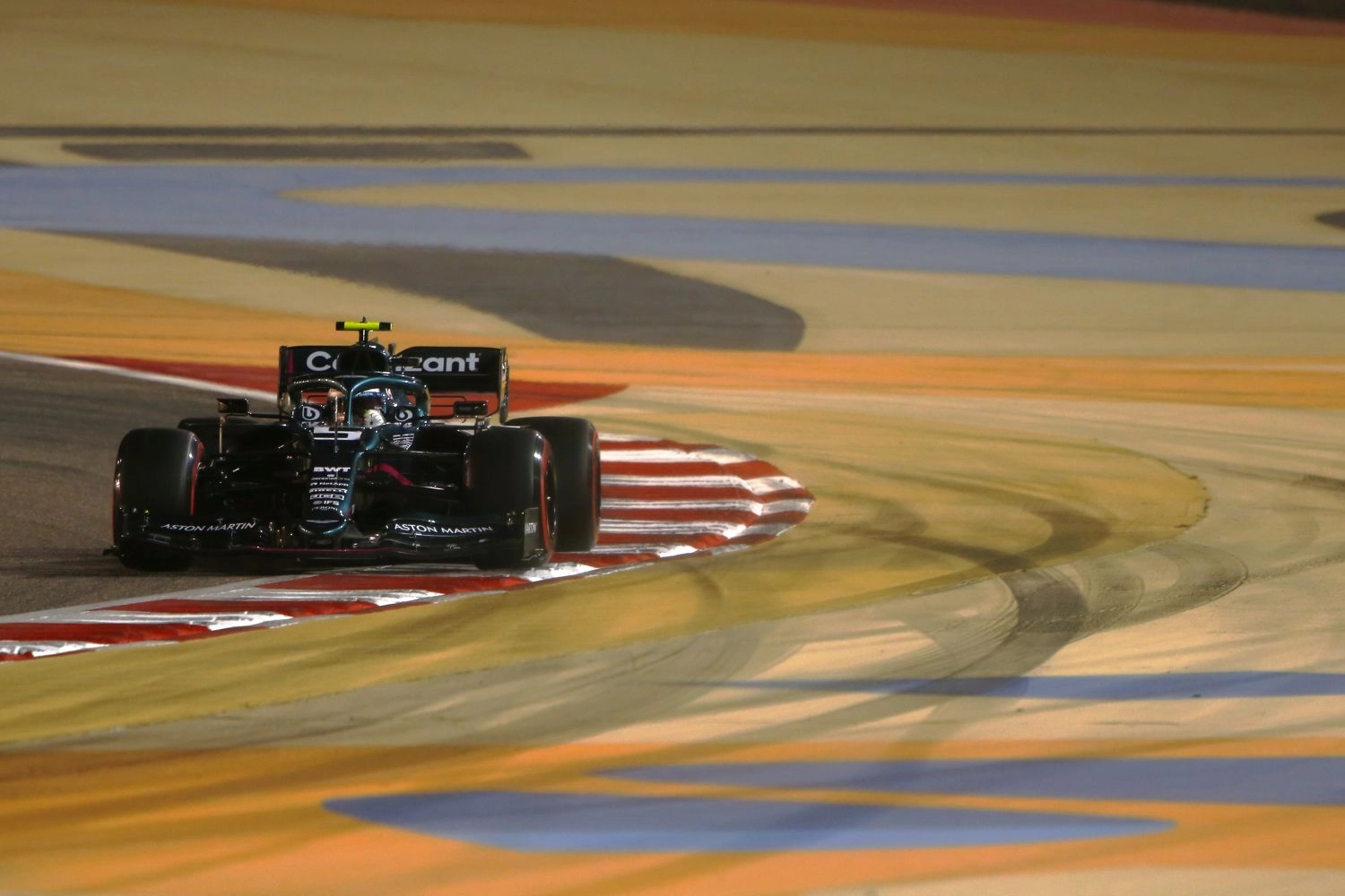 Pénalisé sur la grille : le calvaire continue pour Vettel