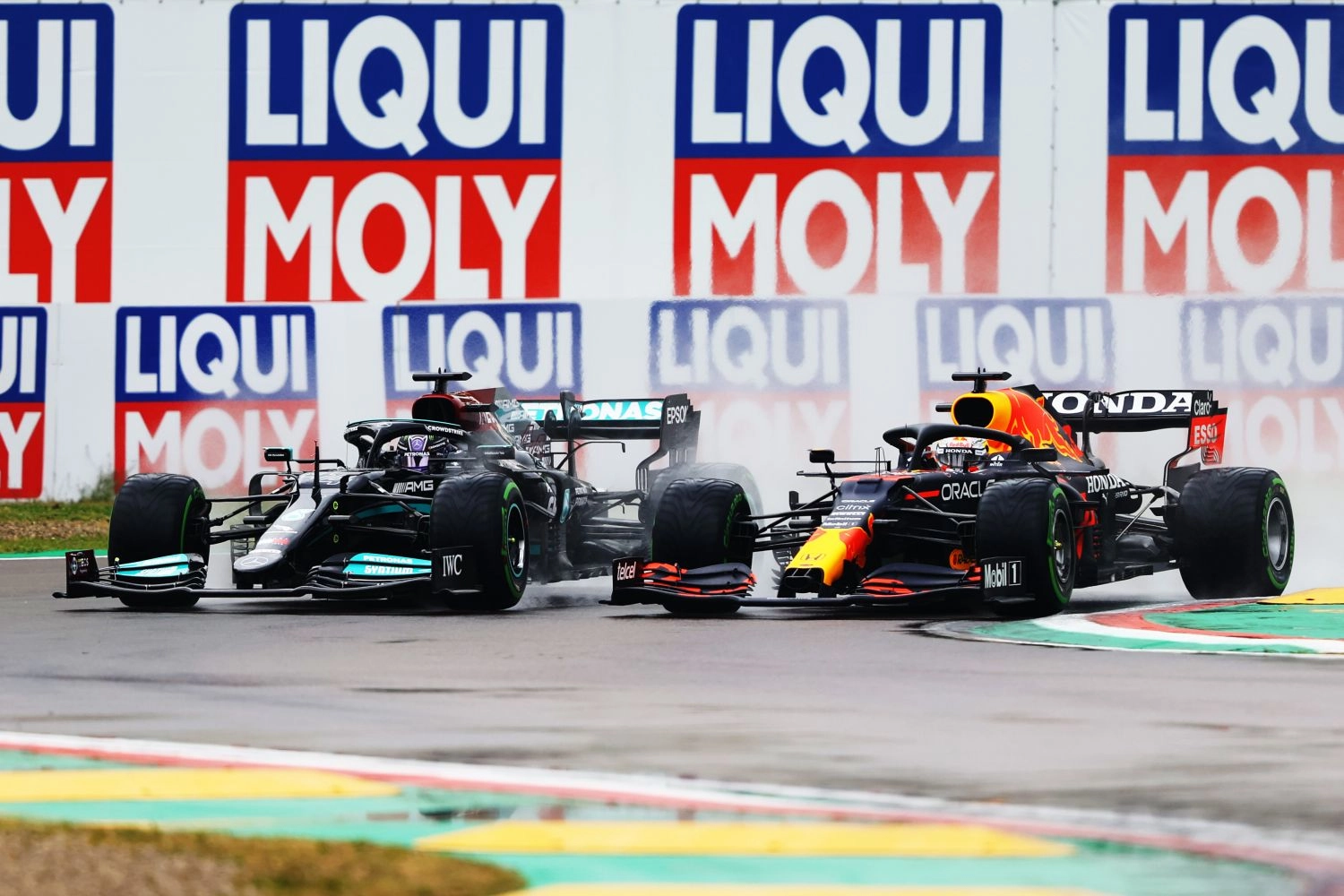 Red Bull et Mercedes lancés dans une guerre de développement
