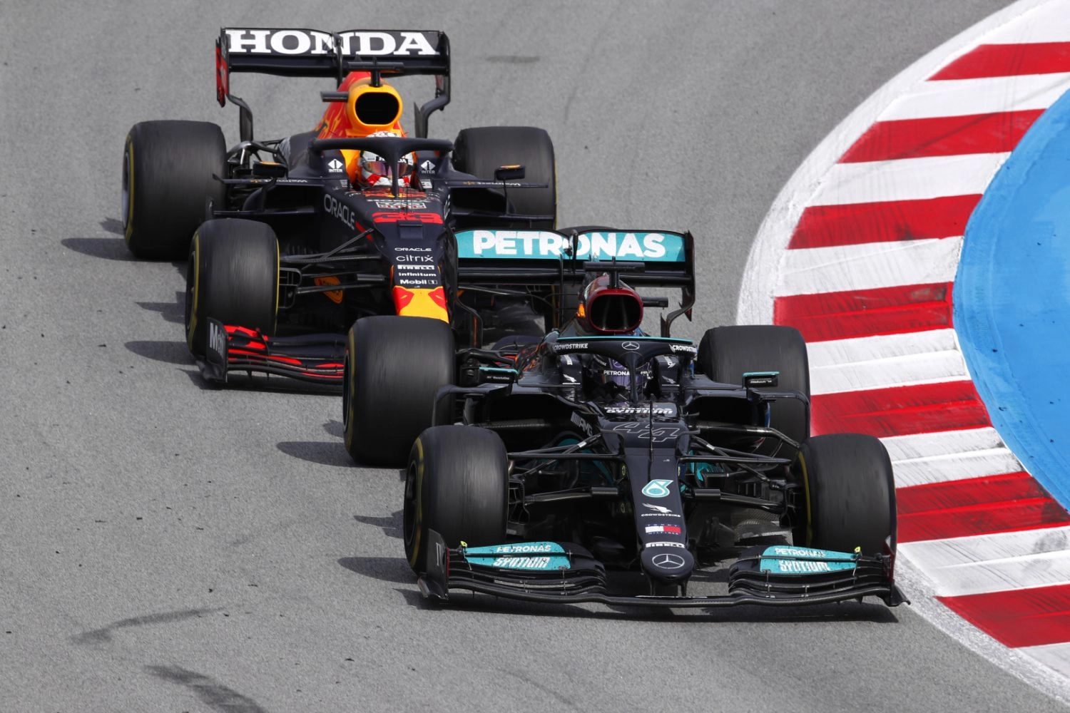 Mercedes et Red Bull convoqués en Hongrie