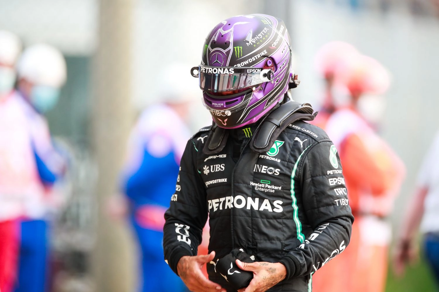 Dilemme chez Mercedes quant à l&rsquo;utilisation d&rsquo;un 4ème moteur pour Hamilton