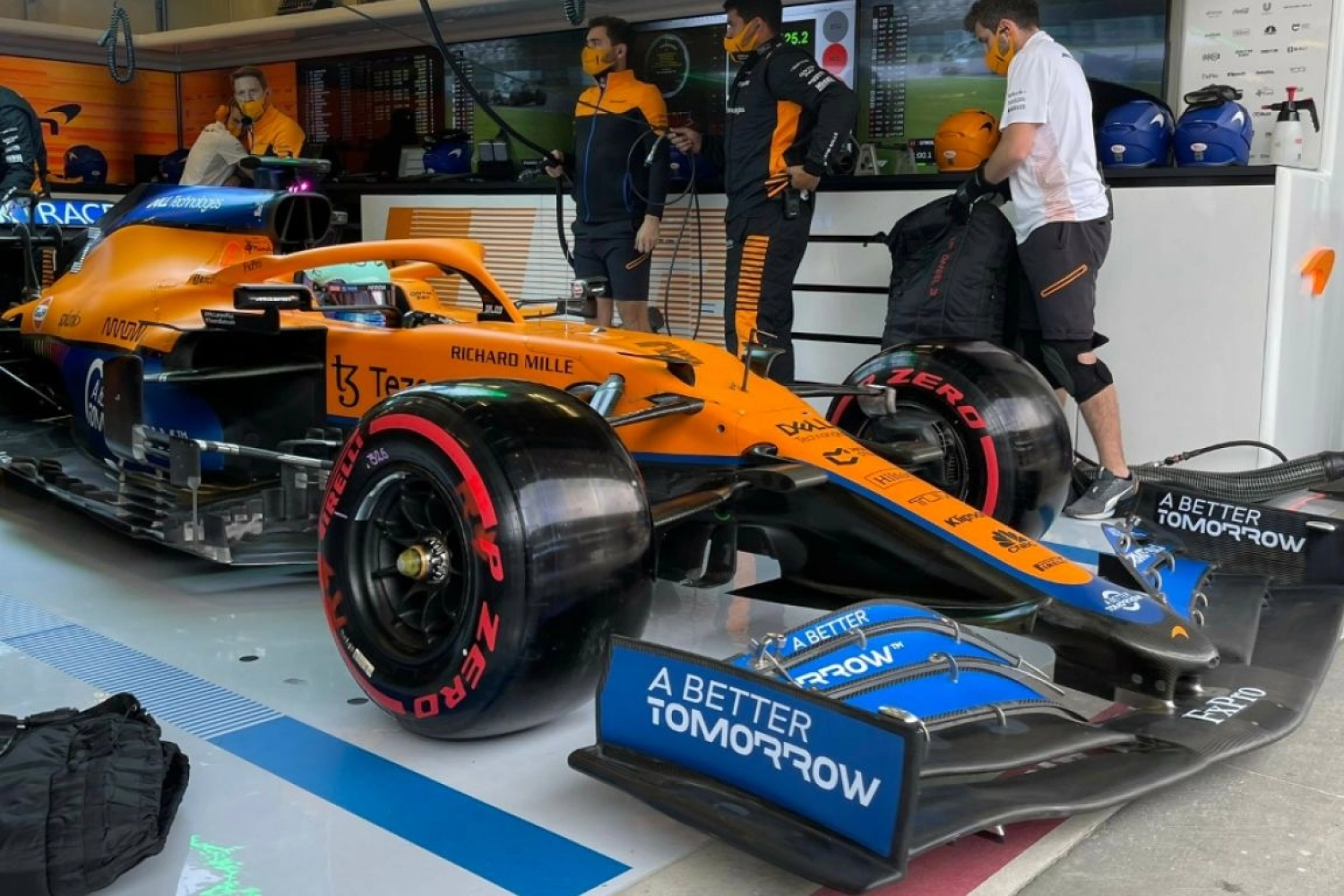 Daniel Ricciardo va partir à l’arrière du peloton