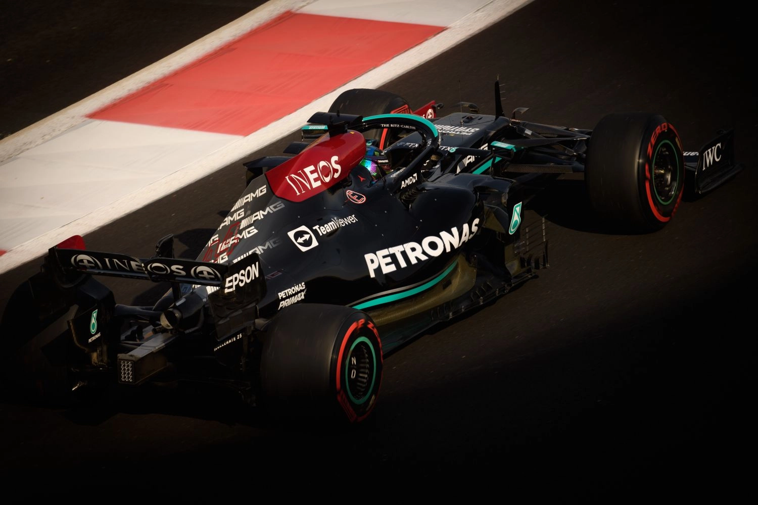 Mercedes toujours énervé contre la FIA