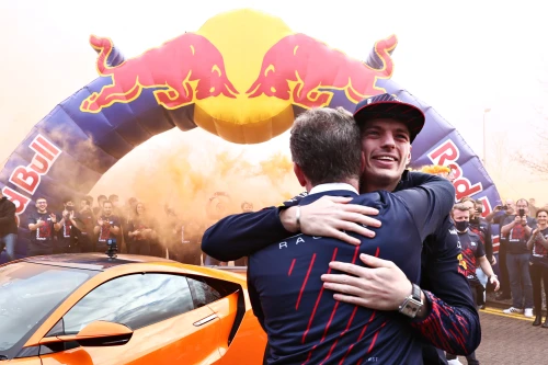Les photos du retour de Verstappen à Milton Keynes