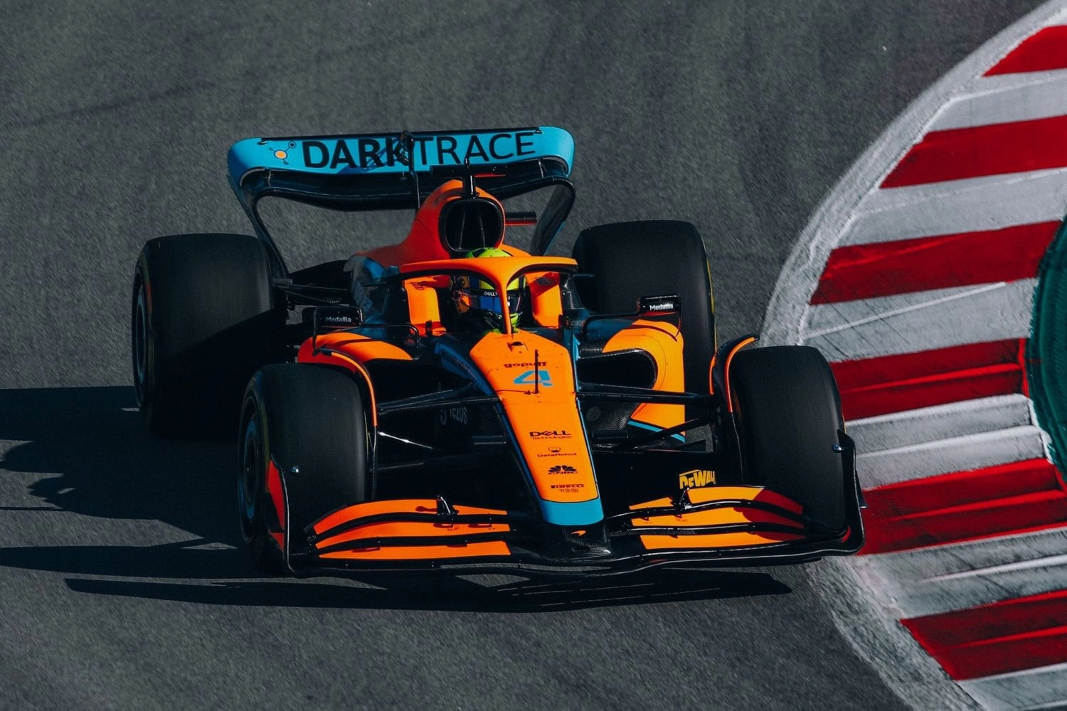 La McLaren MCL 36 a pris la piste à Barcelone (vidéo)