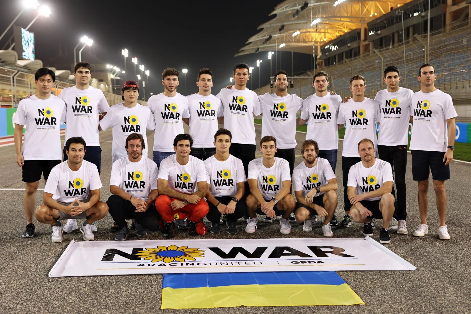 Les pilotes de F1 réunis pour prôner un message de paix "No War"