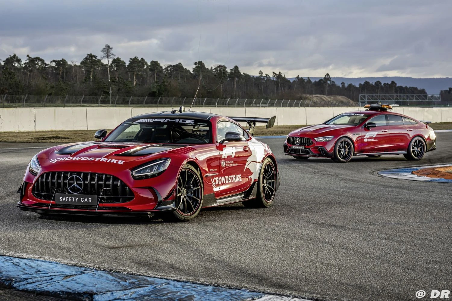 Mercedes a présenté ses nouvelles Safety Car et Medical Car