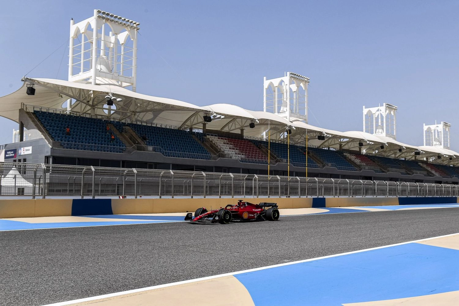 Essais Bahreïn Jour 1 : Leclerc en tête ce matin devant Albon