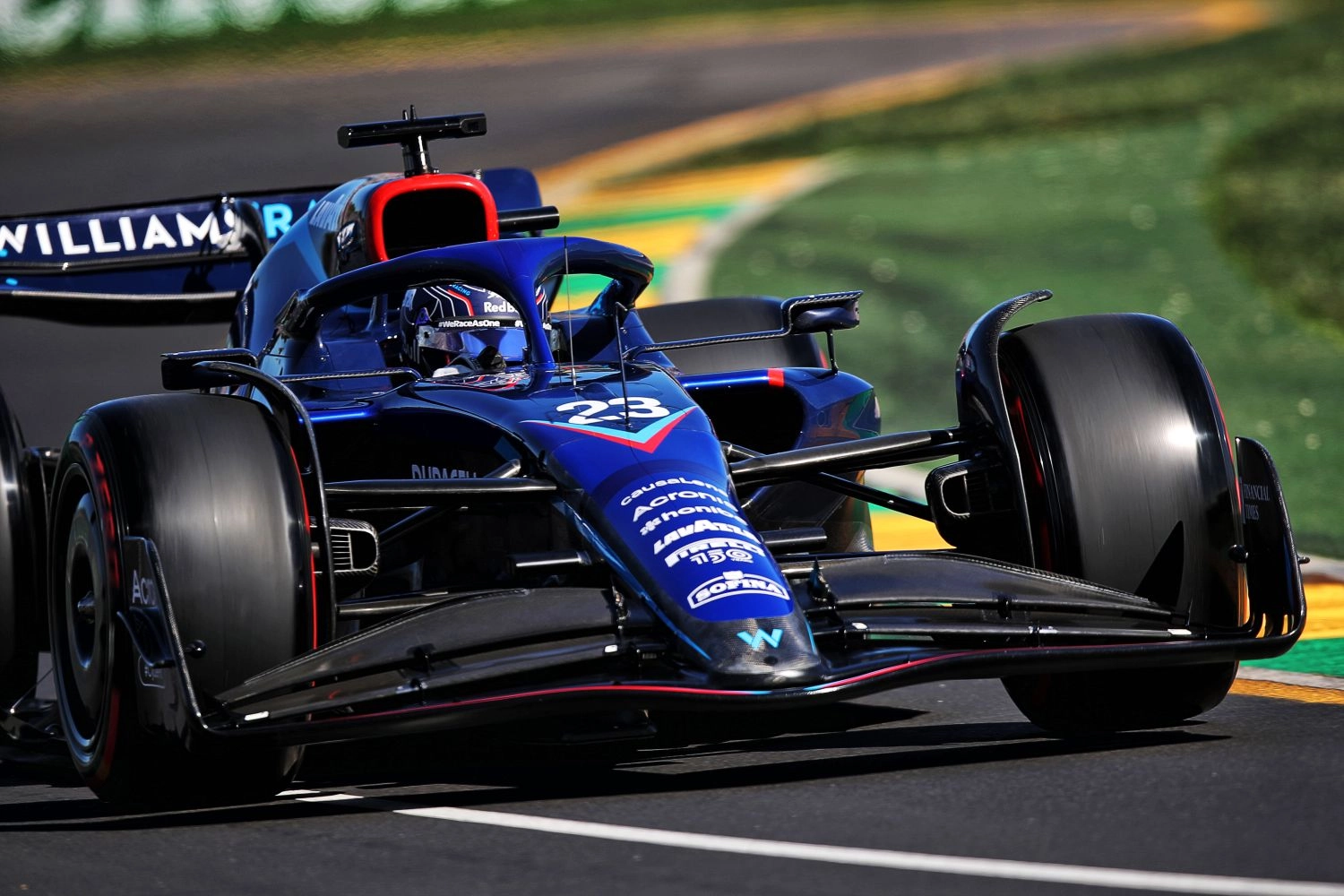 Williams a modifié sa livrée en Australie pour réduire le poids des FW44