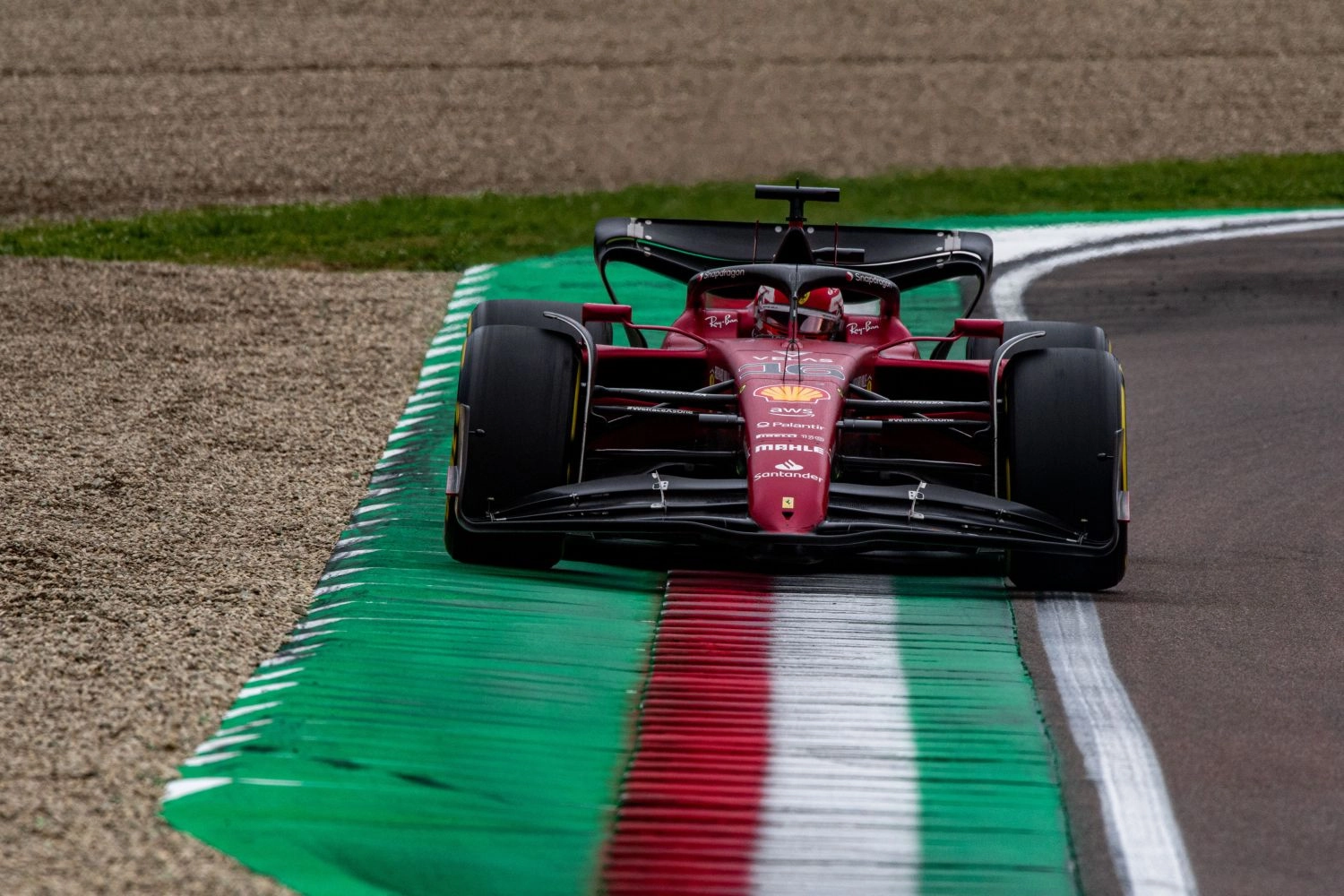Ferrari "ne regrette pas" la tentative de Charles Leclerc
