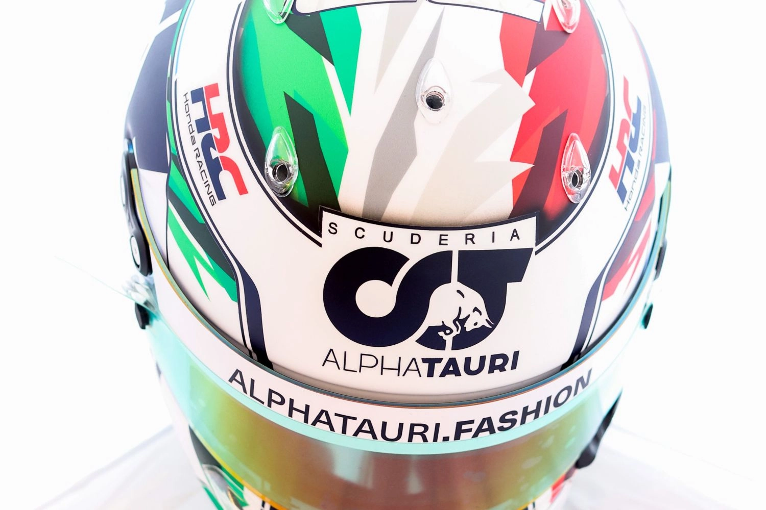Nouveau casque pour Yuki Tsunoda pour le Grand Prix d&rsquo;Emilie Romagne (photos)
