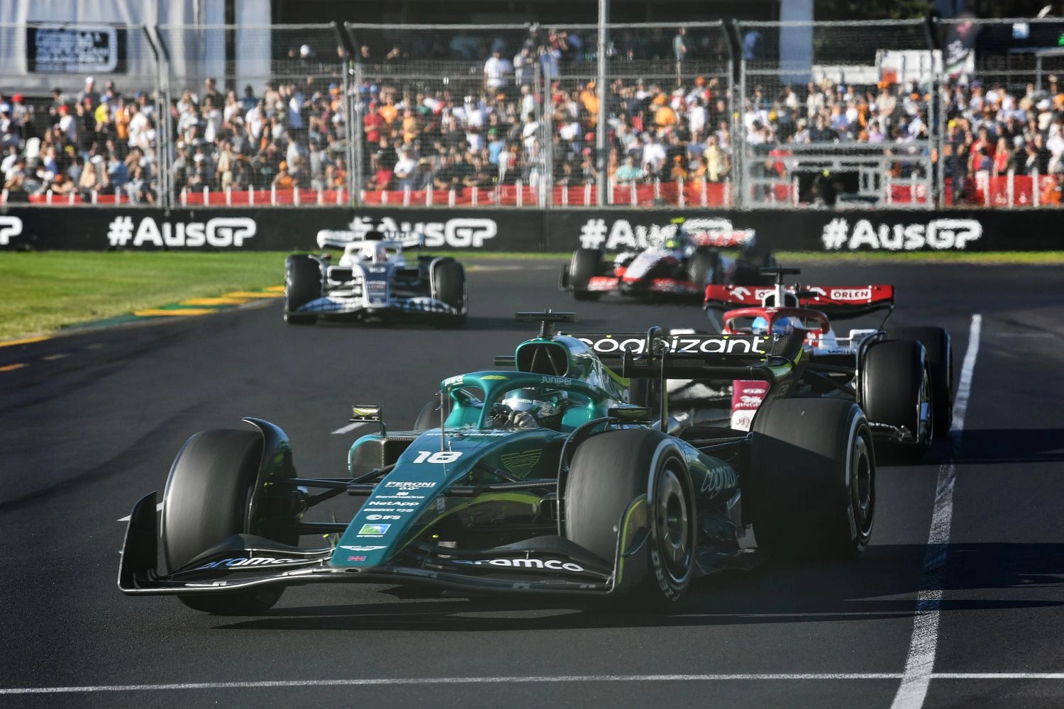 Lance Stroll questionne les "drôles de décisions" du directeur de course à Melbourne