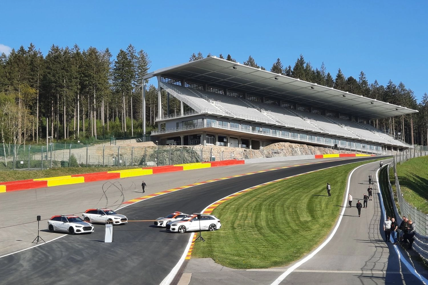 La nouvelle tribune au sommet du Raidillon de Spa inaugurée