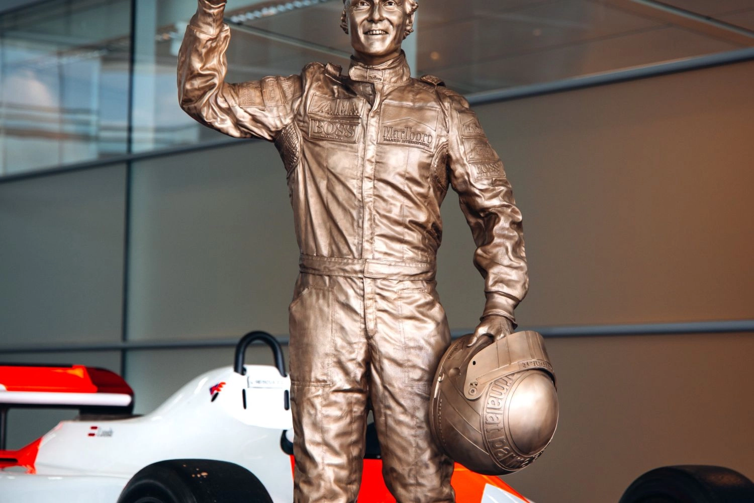 McLaren rend hommage à Niki Lauda avec une statue