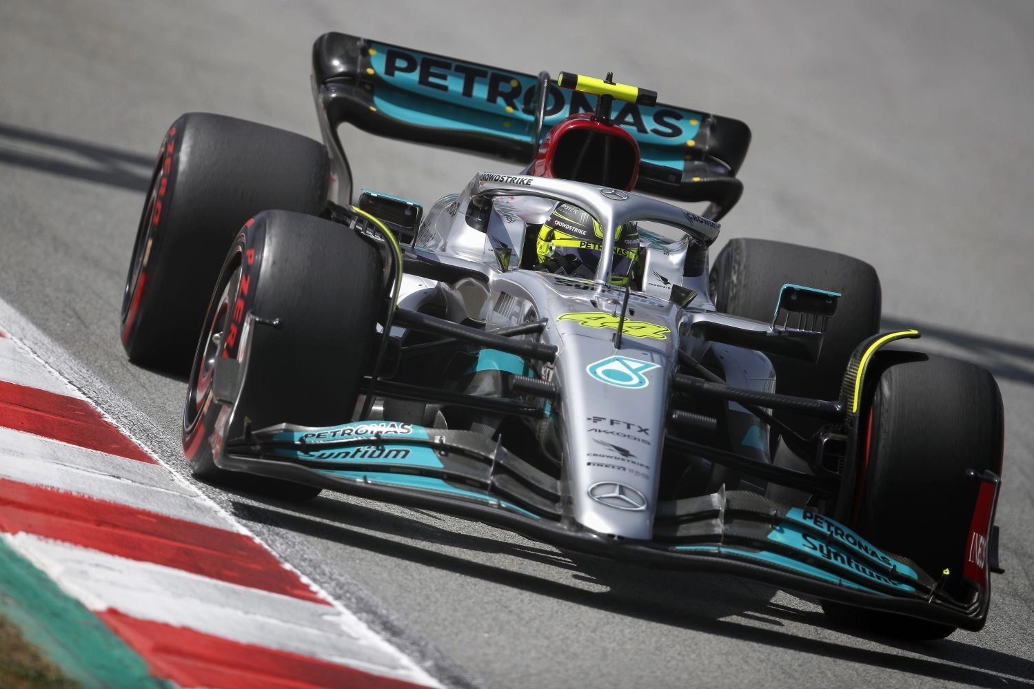 Pas de sanction pour Hamilton après avoir gêné Sainz en FP1