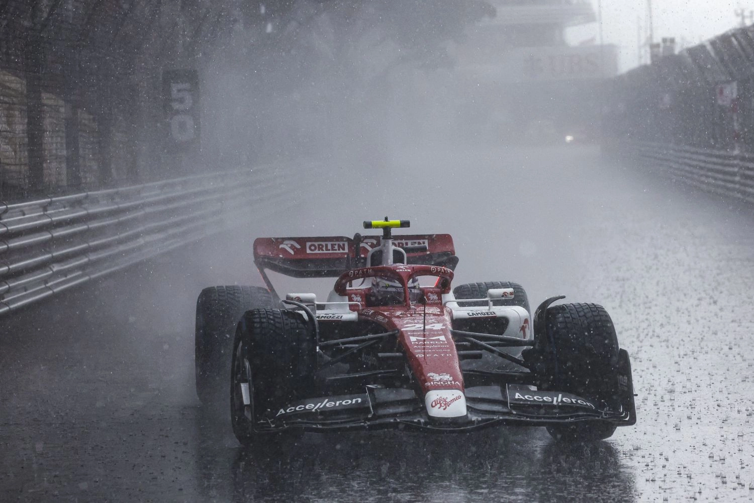 Zhou, une course anonyme marquée par une frayeur à la chicane