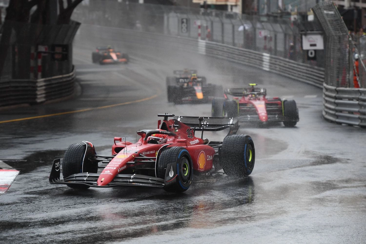 Ferrari teste les pneus pluie de Pirelli à Fiorano