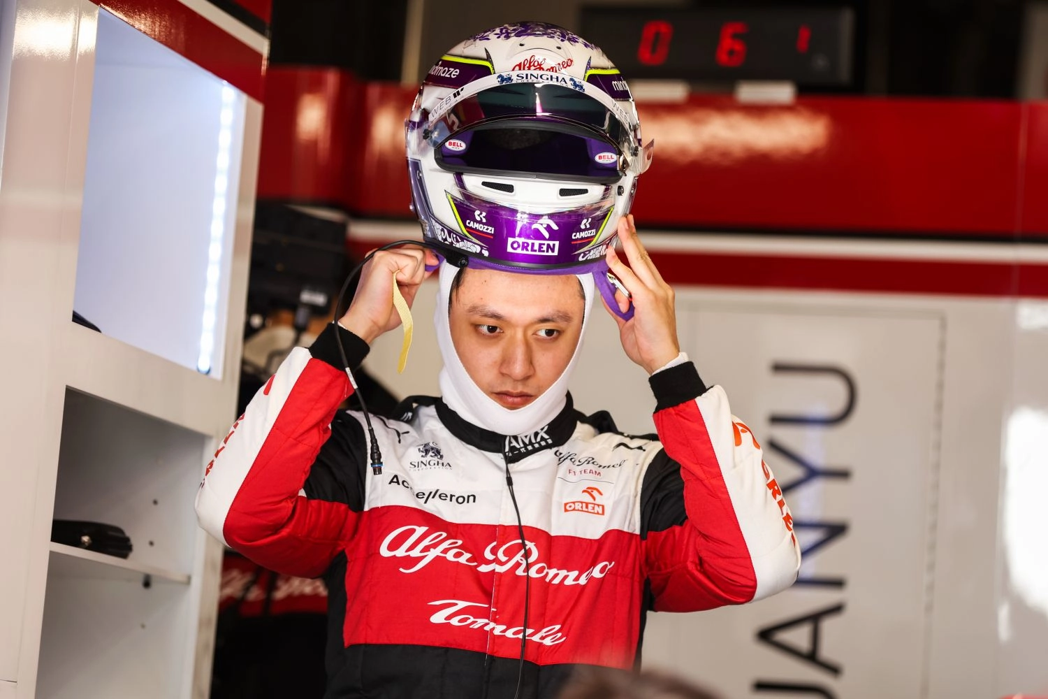 Zhou reste chez Alfa Romeo en 2023