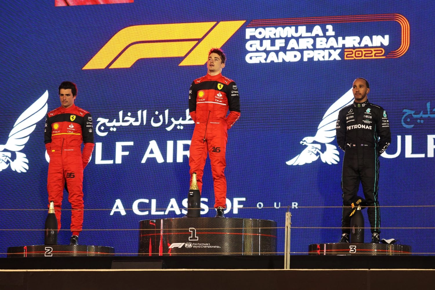 Hamilton supporte Leclerc et Ferrari dans la lutte pour le titre