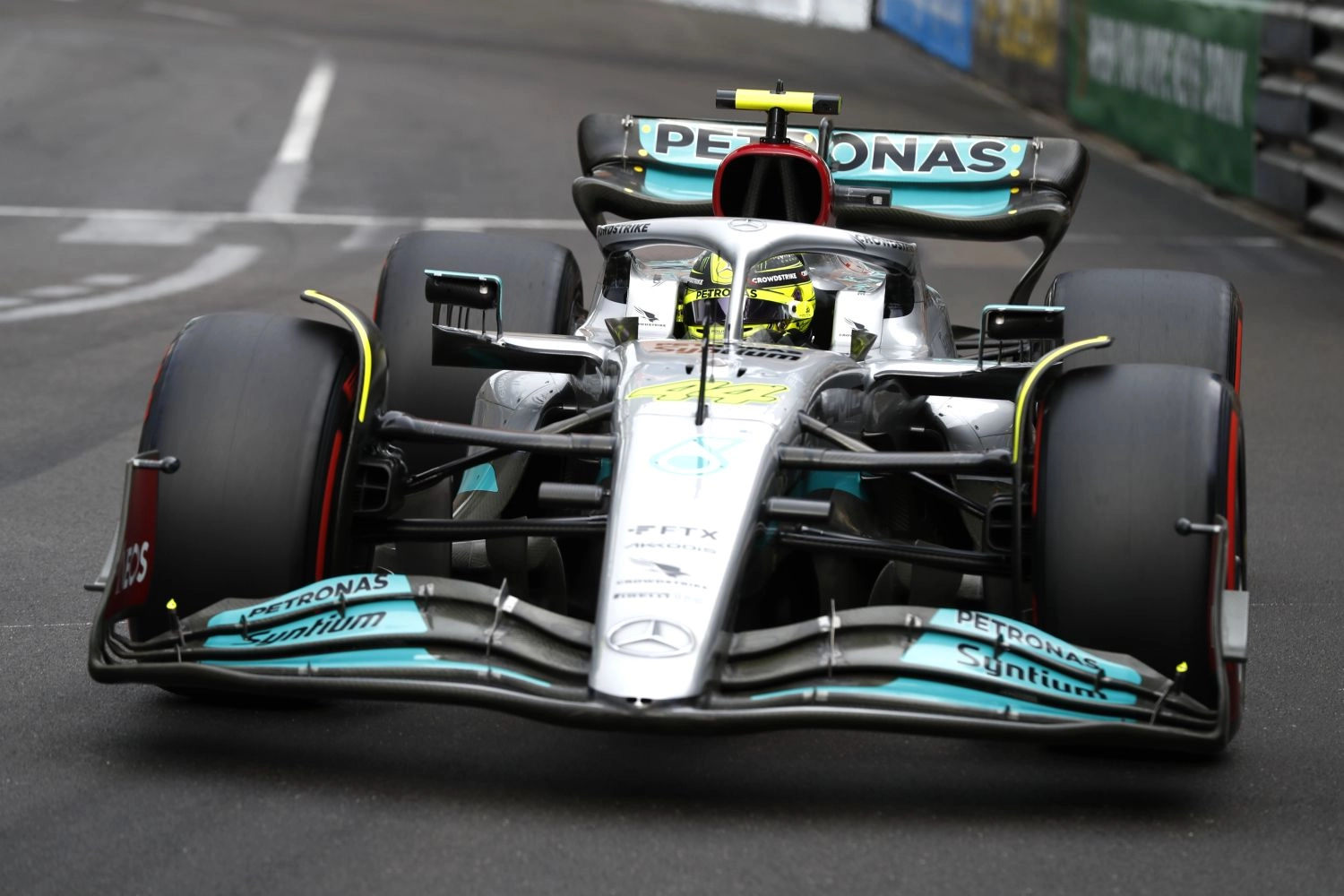 Hamilton espère que Mercedes sera meilleur à Bakou