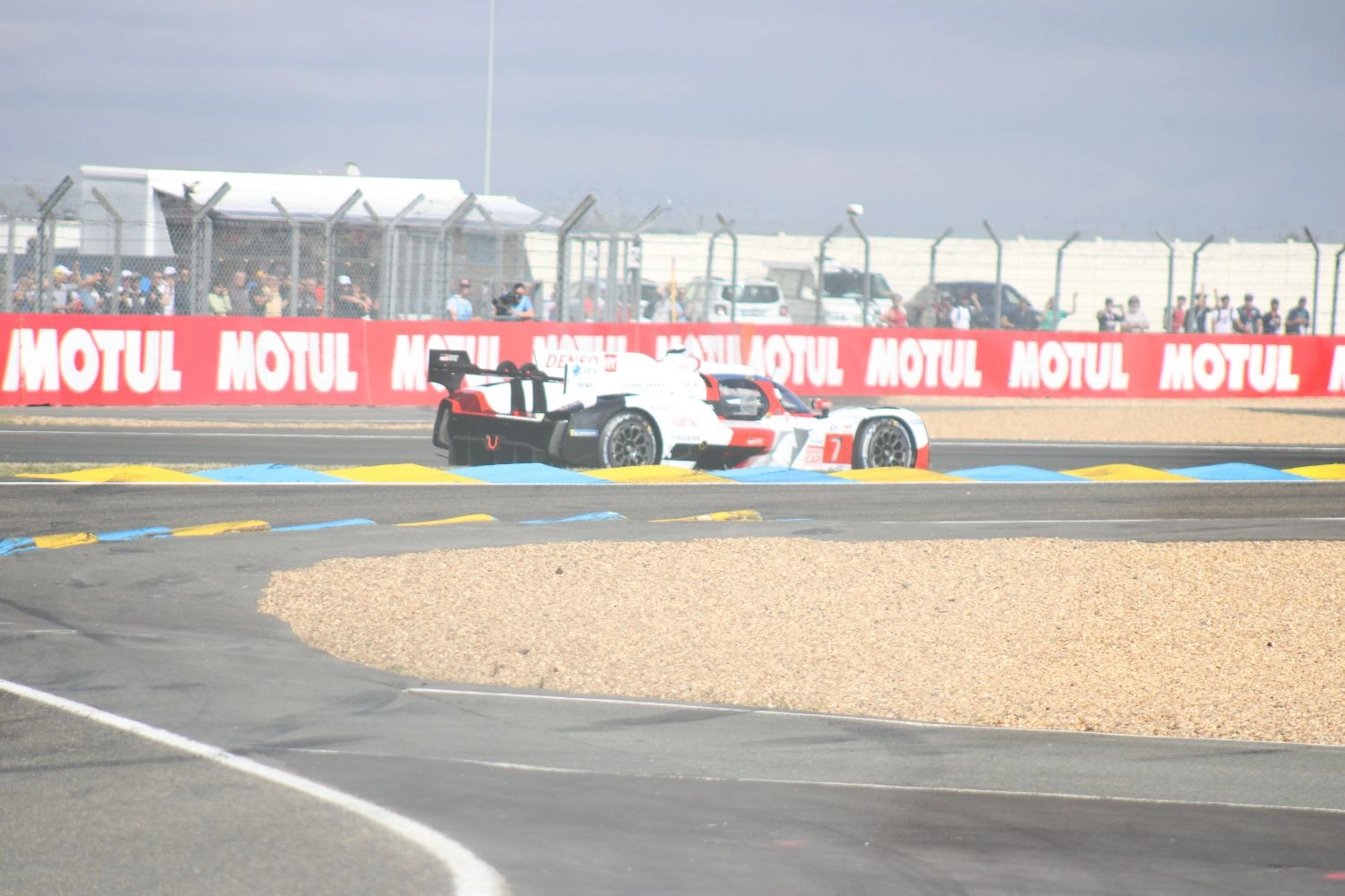 24h du Mans – Course : La Toyota numéro 7 au ralenti