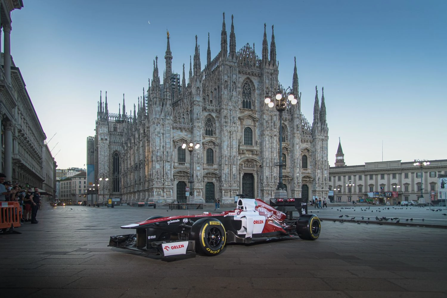 Alfa Romeo fête son anniversaire dans les rues de Milan