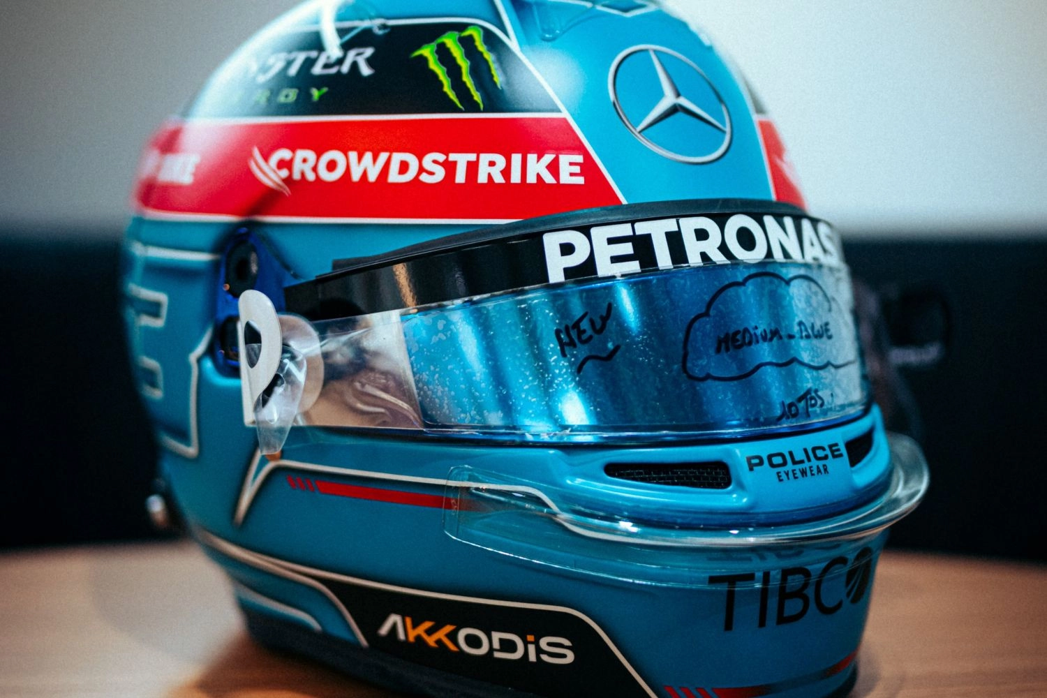 George Russell présente un casque spécial pour le GP d&rsquo;Autriche