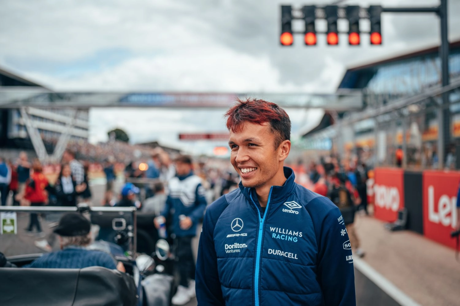 Albon élogieux envers Verstappen : "Il donnait l’impression que je conduisais un bus !"