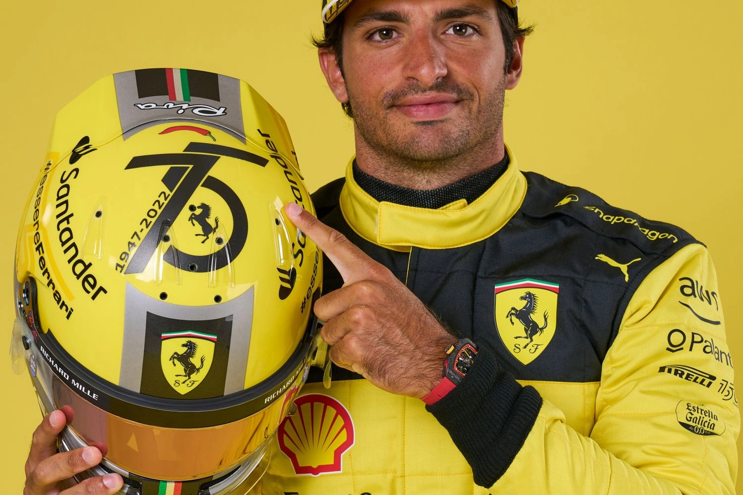 Carlos Sainz présente son casque édition Monza 2022