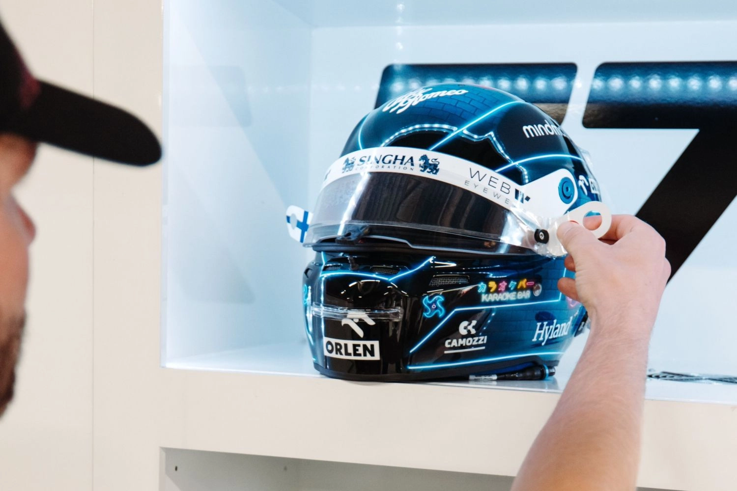 Valtteri Bottas dévoile son casque spécial pour le Japon