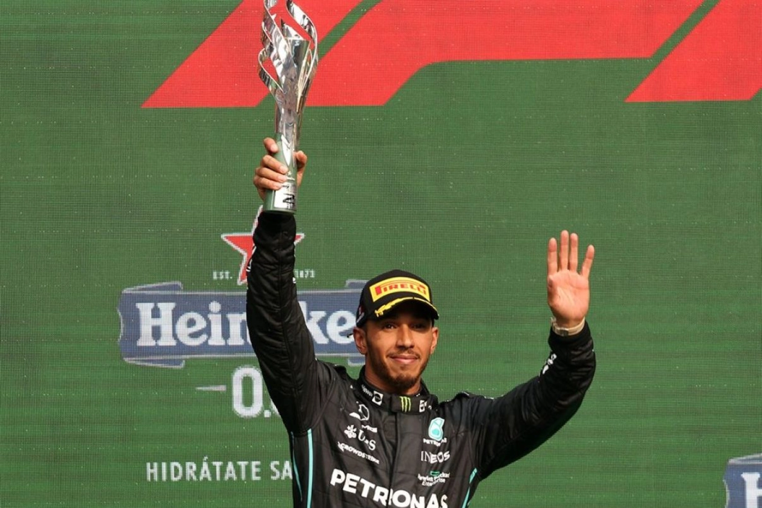 Lewis Hamilton estime que Mercedes doit encore gravir une « immense montagne »