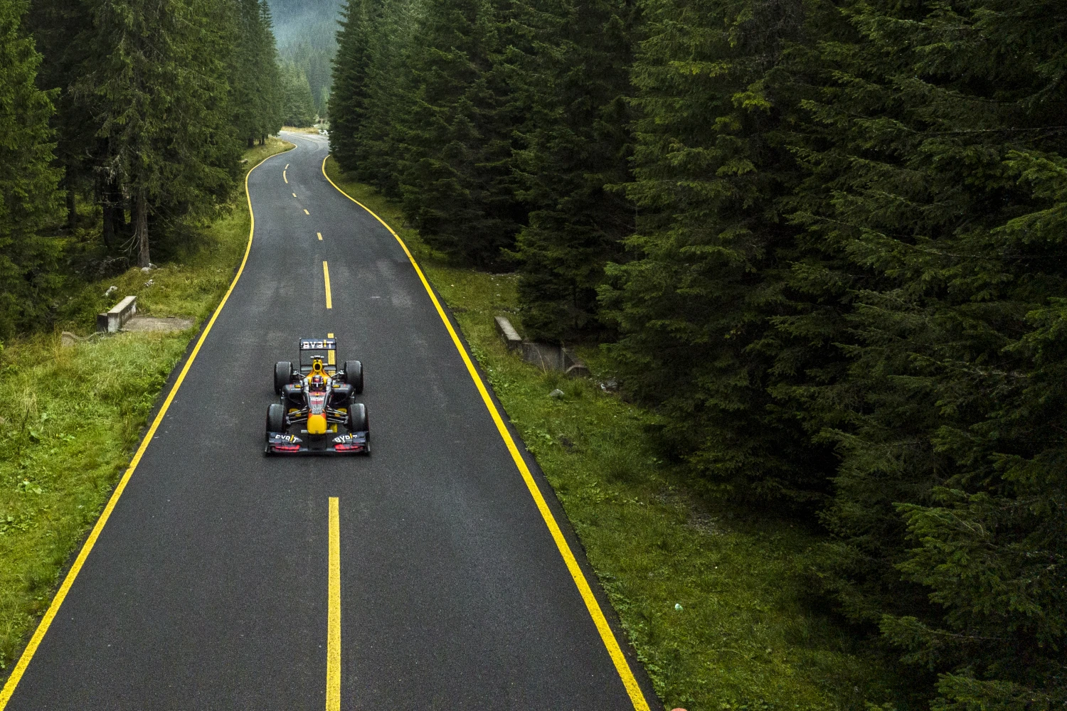 Red Bull organise une virée en Roumanie avec Patrick Friesacher