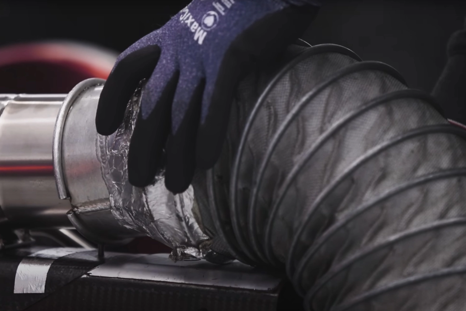 Vidéo : Mercedes démarre la W14