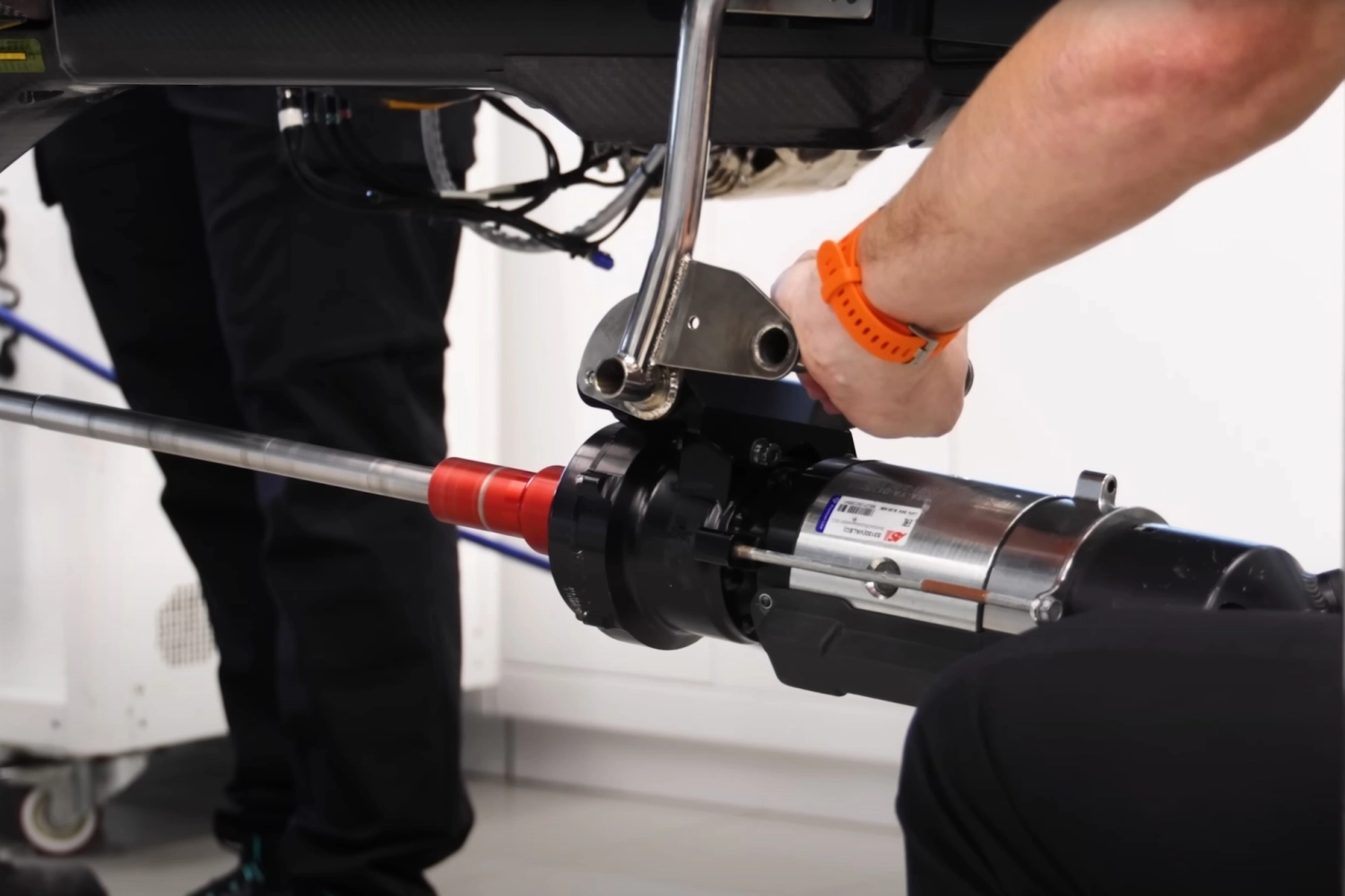McLaren démarre son moteur (Vidéo)