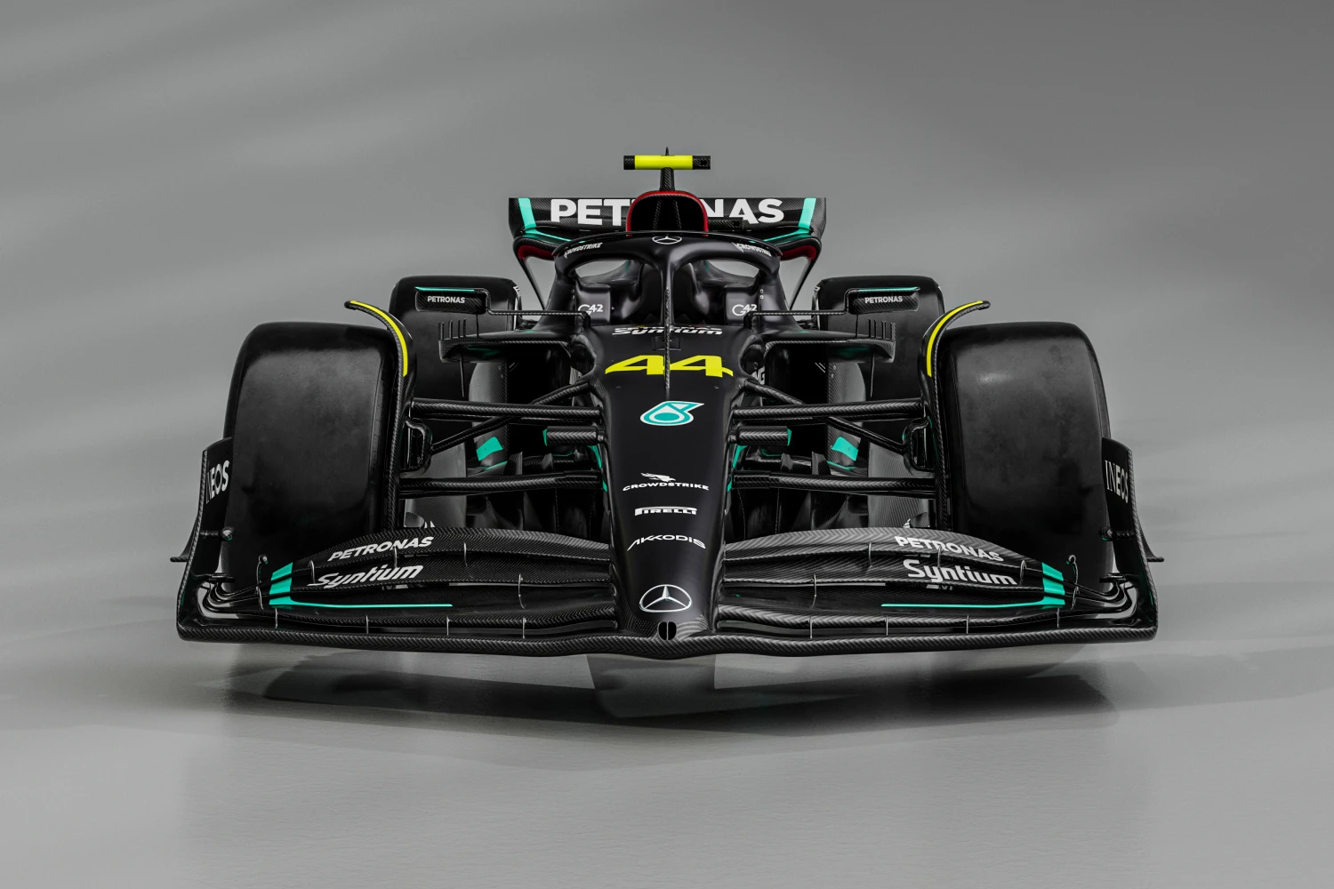 Lewis Hamilton clame l’esprit innovant de Mercedes face aux autres F1 copiant Red Bull