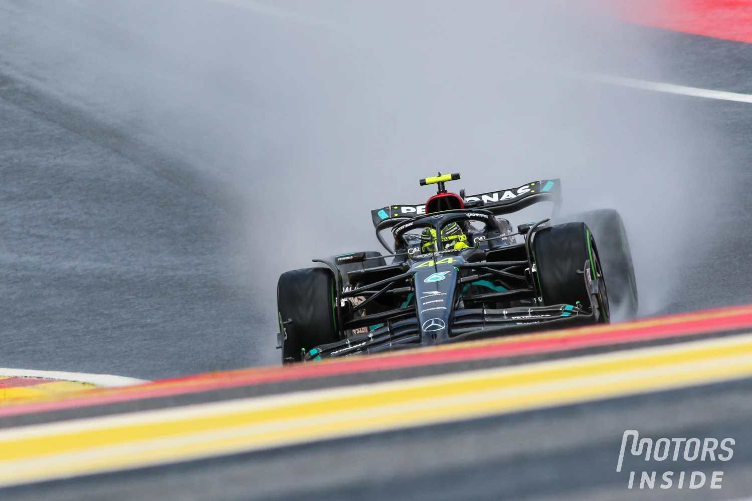 Lewis Hamilton écope d’une sanction de cinq secondes au Sprint