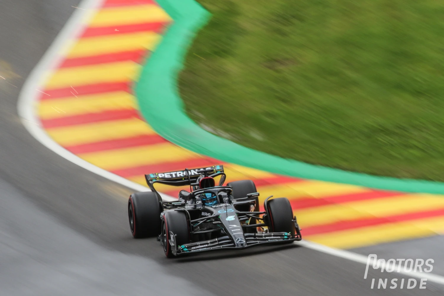 George Russell : « Décevant de constater qu’au sommet du sport, la majorité des équipes a encore des problèmes de marsouinage »