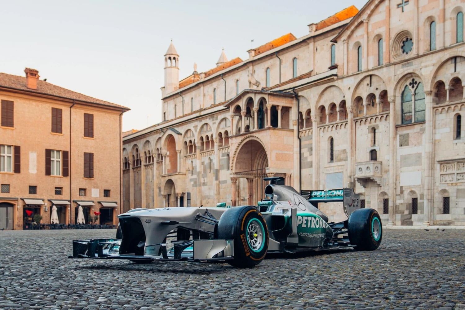 La première monoplace Mercedes de Lewis Hamilton va être vendue aux enchères