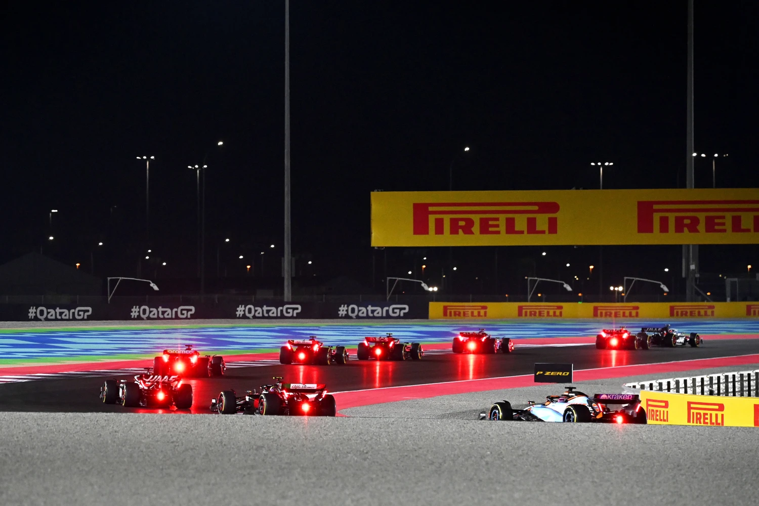 Les pilotes testeront un système d&rsquo;allumage automatique des phares en cas de pluie à Abu Dhabi