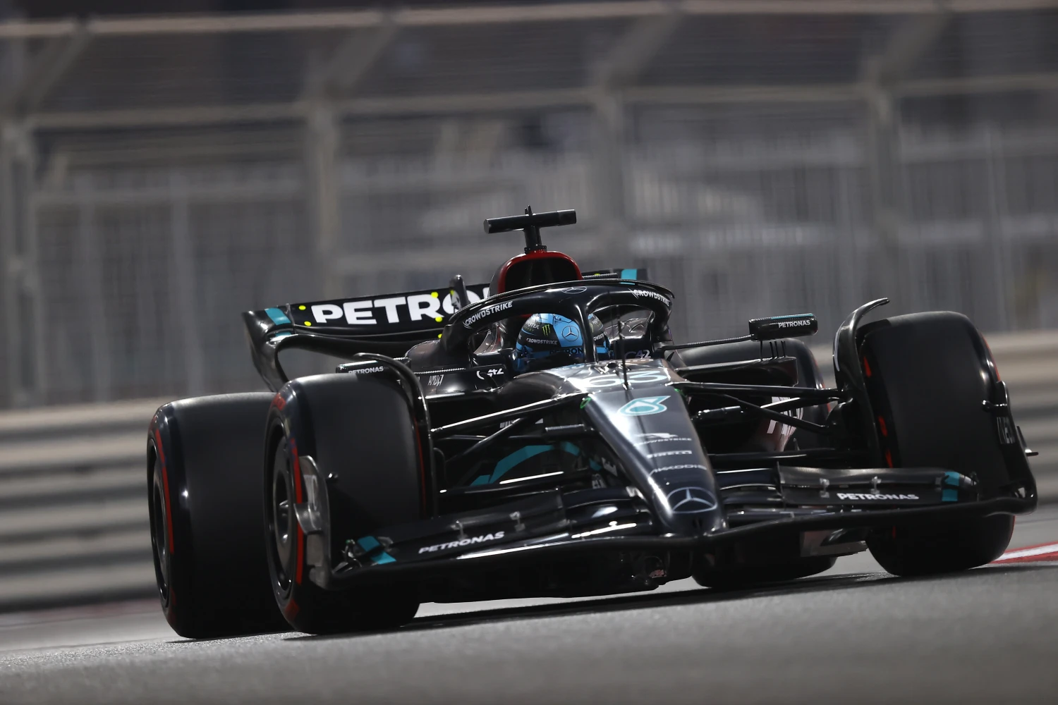 Grand Prix d’Abu Dhabi – Essais libres 3 : George Russell trouve le truc, Max Verstappen en difficulté