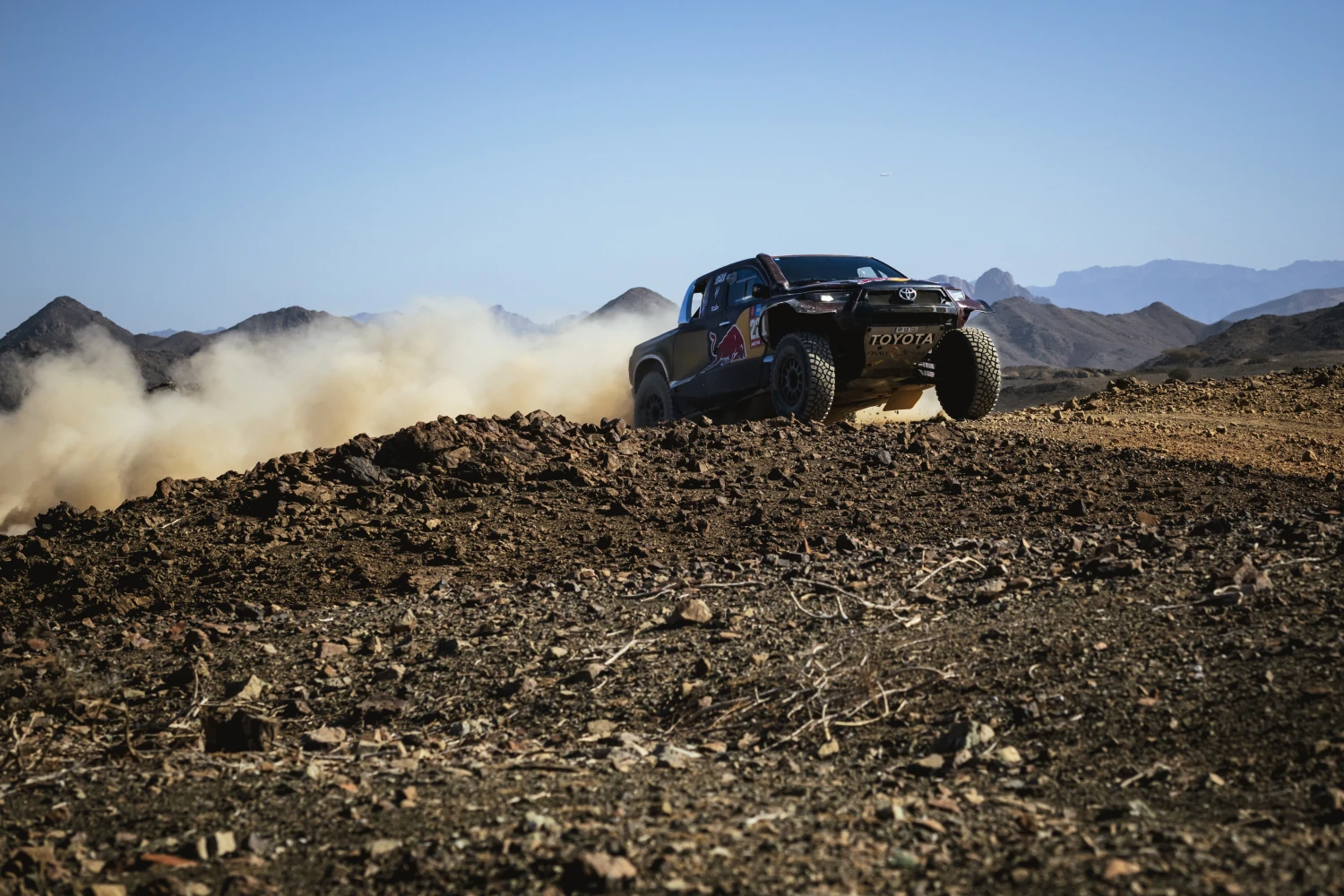 Dakar 2024 – Etape 11 : Sébastien Loeb perd tout espoir de victoire, Carlos Sainz file vers le titre
