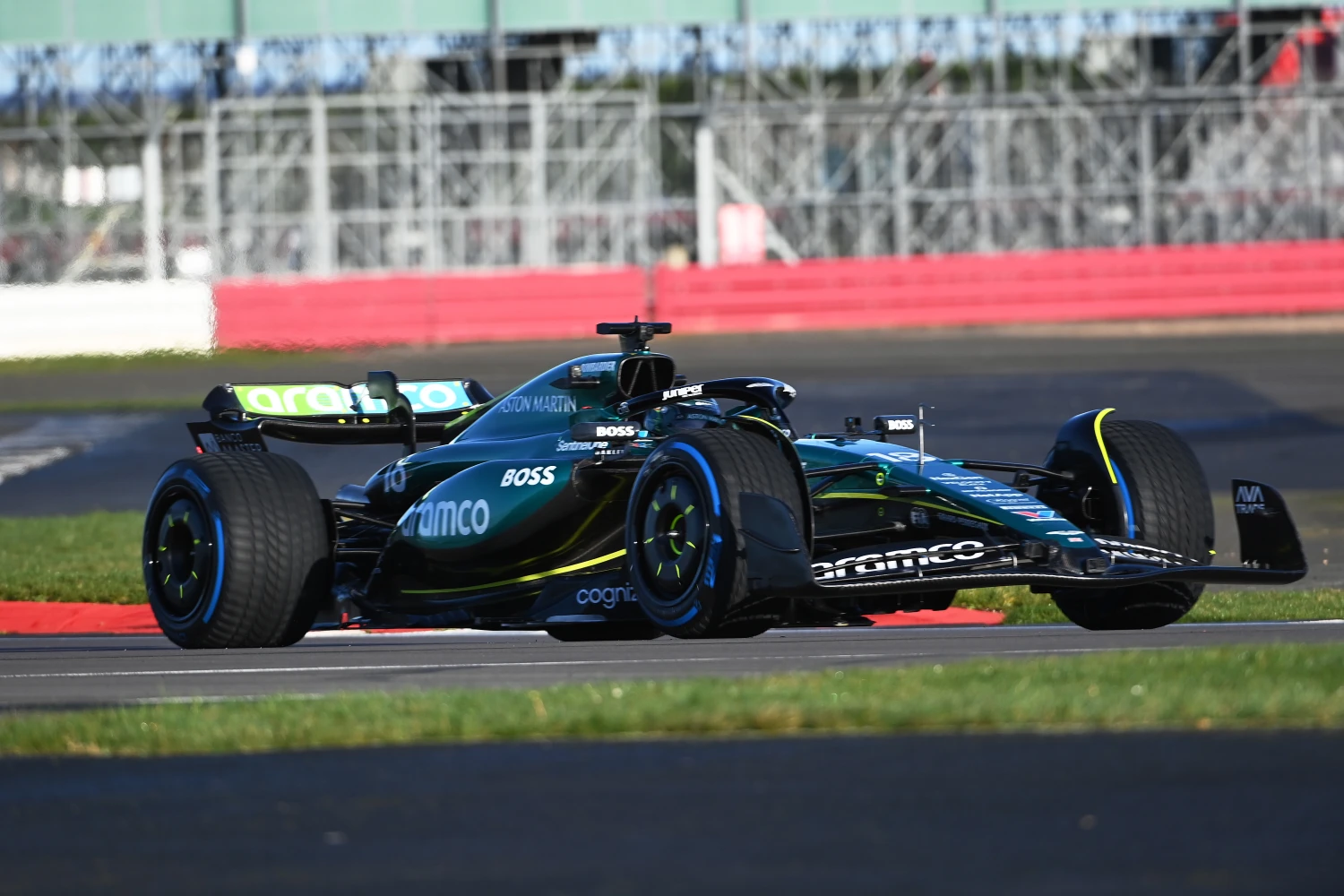 Aston Martin curieux concernant l’approche de McLaren au sujet de ses mises à jour