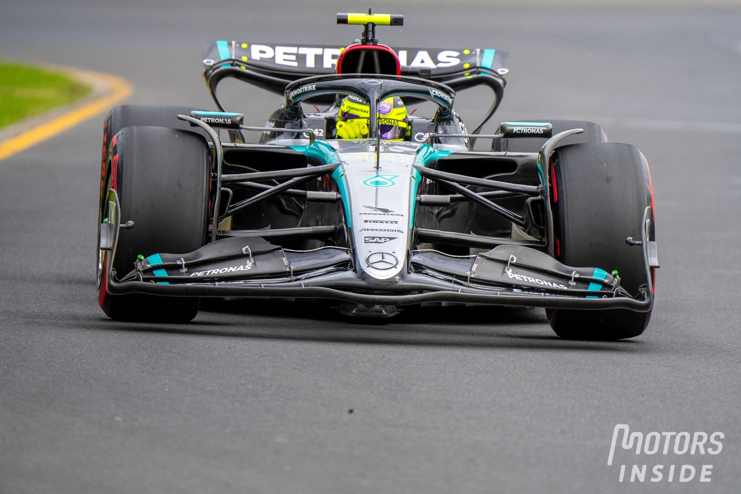Une perte de pression d’huile soudaine à l’origine de l’arrêt du moteur Mercedes de Lewis Hamilton en Australie
