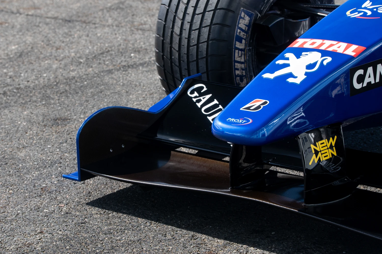 La Prost GP AP02 F1 restaurée par LRS Formula mise aux enchères